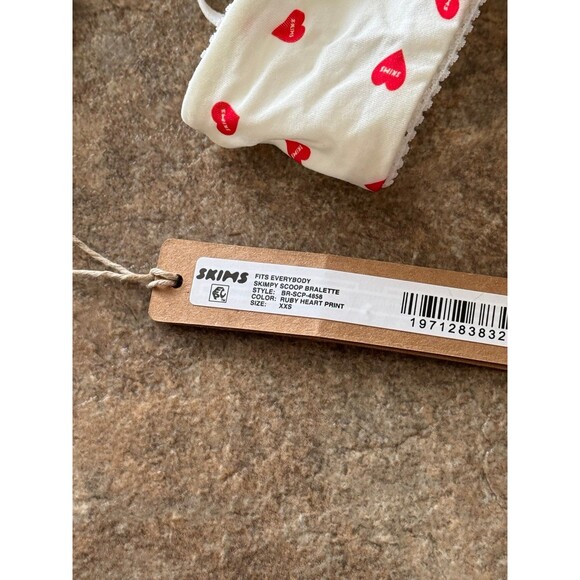 Skims Fits Everybody Picot Skimpy Scoop Bralette Ruby Heart Print Size XXS - Picture 10 of 10
